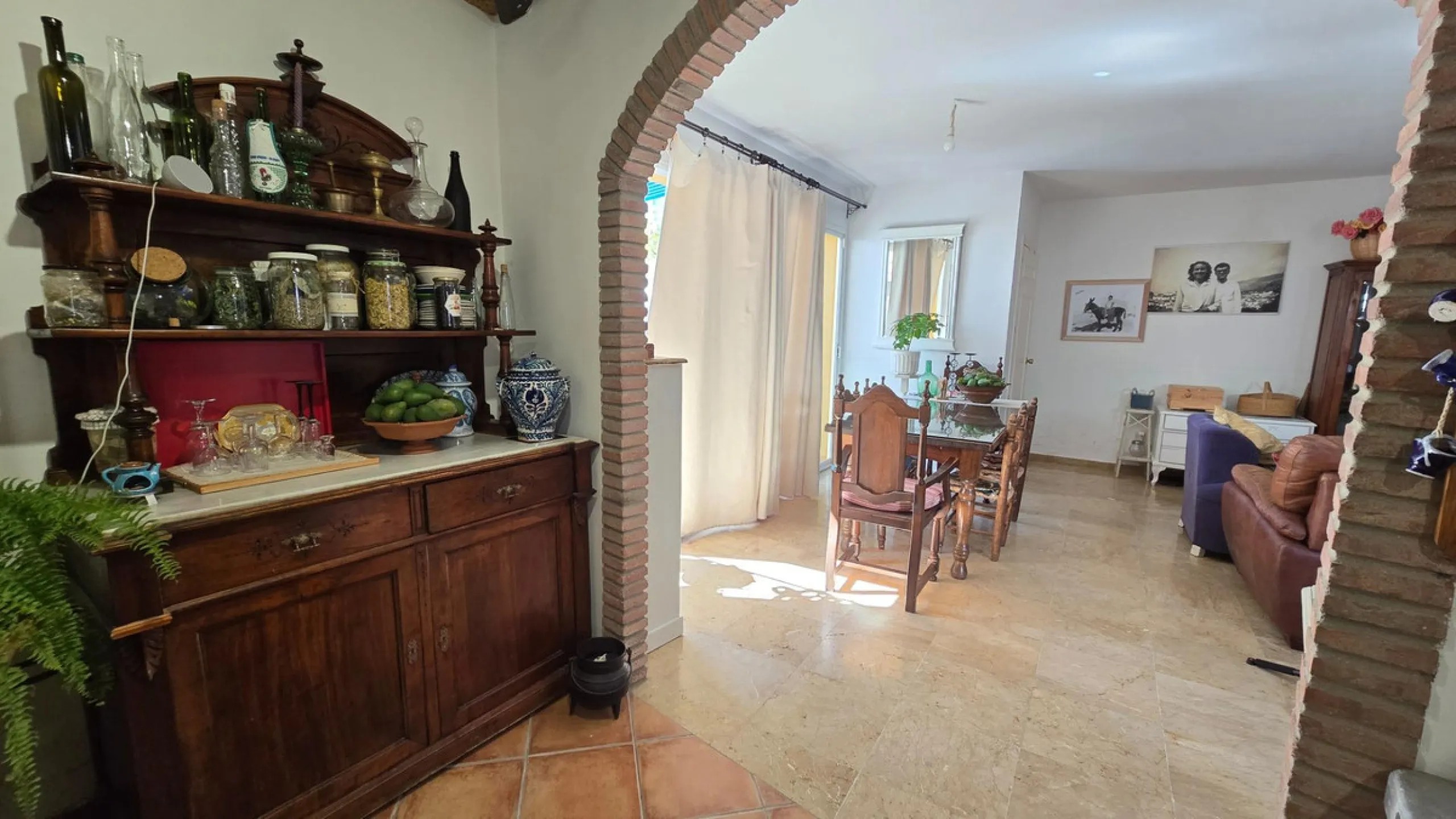 Charming three-storey Andalusian-style townhouse, located in a privileged and rapidly growing area of Marbella, between Marbella and San Pedro de Alcántara.