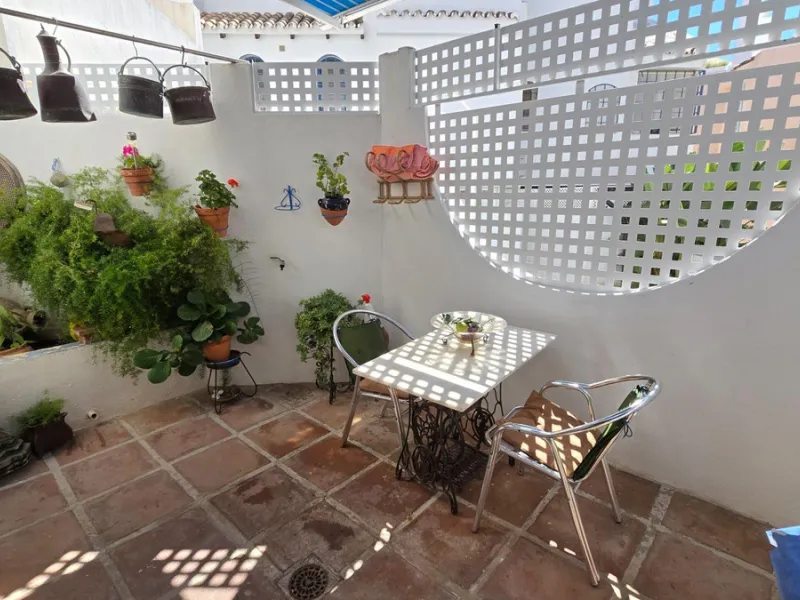 Charming three-storey Andalusian-style townhouse, located in a privileged and rapidly growing area of Marbella, between Marbella and San Pedro de Alcántara.