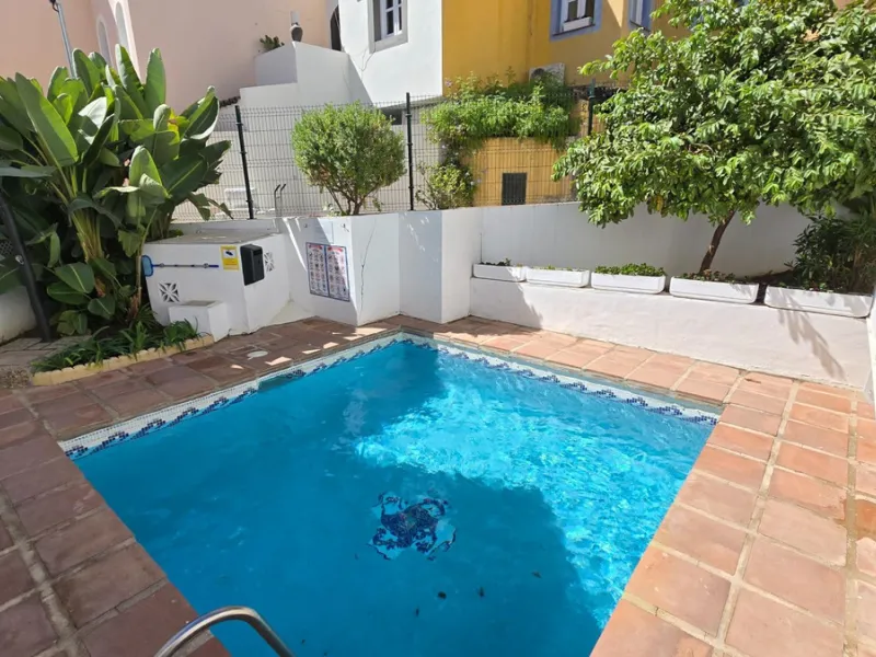 Charming three-storey Andalusian-style townhouse, located in a privileged and rapidly growing area of Marbella, between Marbella and San Pedro de Alcántara.
