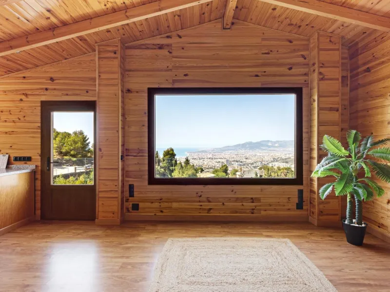 Located in a unique enclave within a protected natural reserve, this 4-bedroom villa offers the best panoramic view of Málaga, with the peace of mind knowing that nothing can ever be built around it. Just 8 minutes from the city center, it combines the be