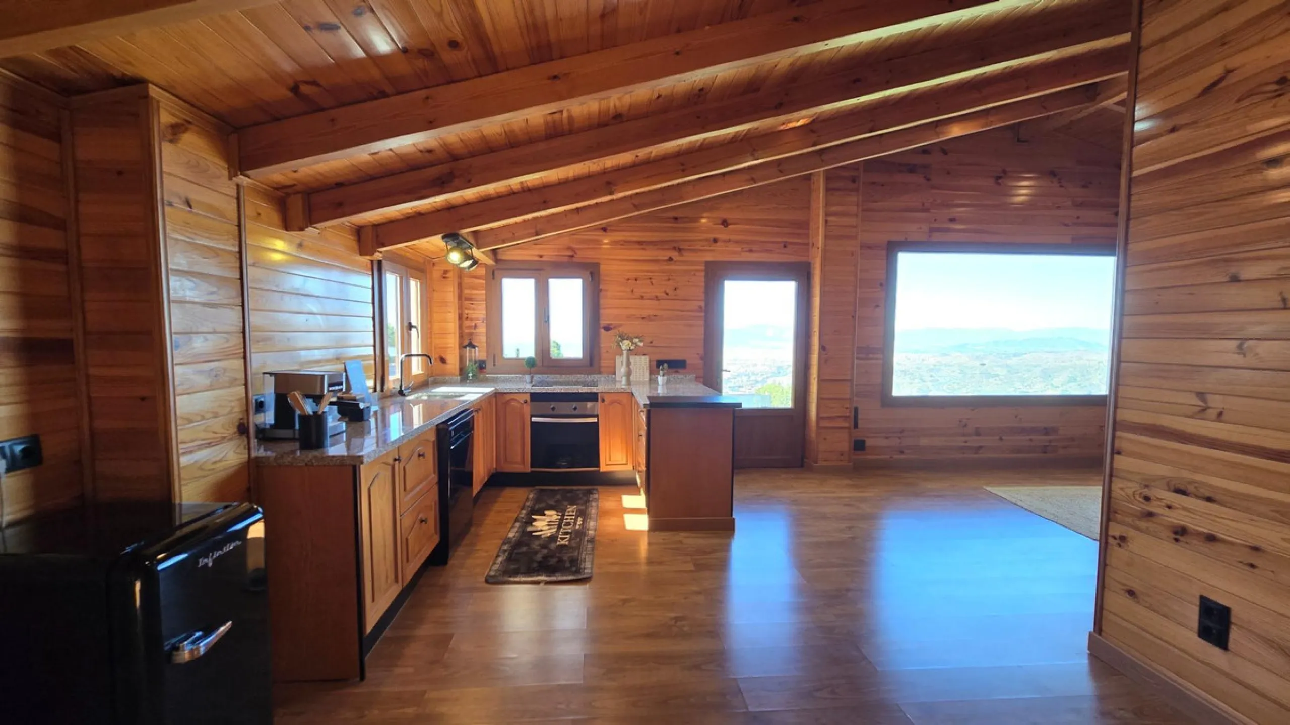 Located in a unique enclave within a protected natural reserve, this 4-bedroom villa offers the best panoramic view of Málaga, with the peace of mind knowing that nothing can ever be built around it. Just 8 minutes from the city center, it combines the be