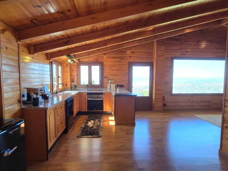 Located in a unique enclave within a protected natural reserve, this 4-bedroom villa offers the best panoramic view of Málaga, with the peace of mind knowing that nothing can ever be built around it. Just 8 minutes from the city center, it combines the be