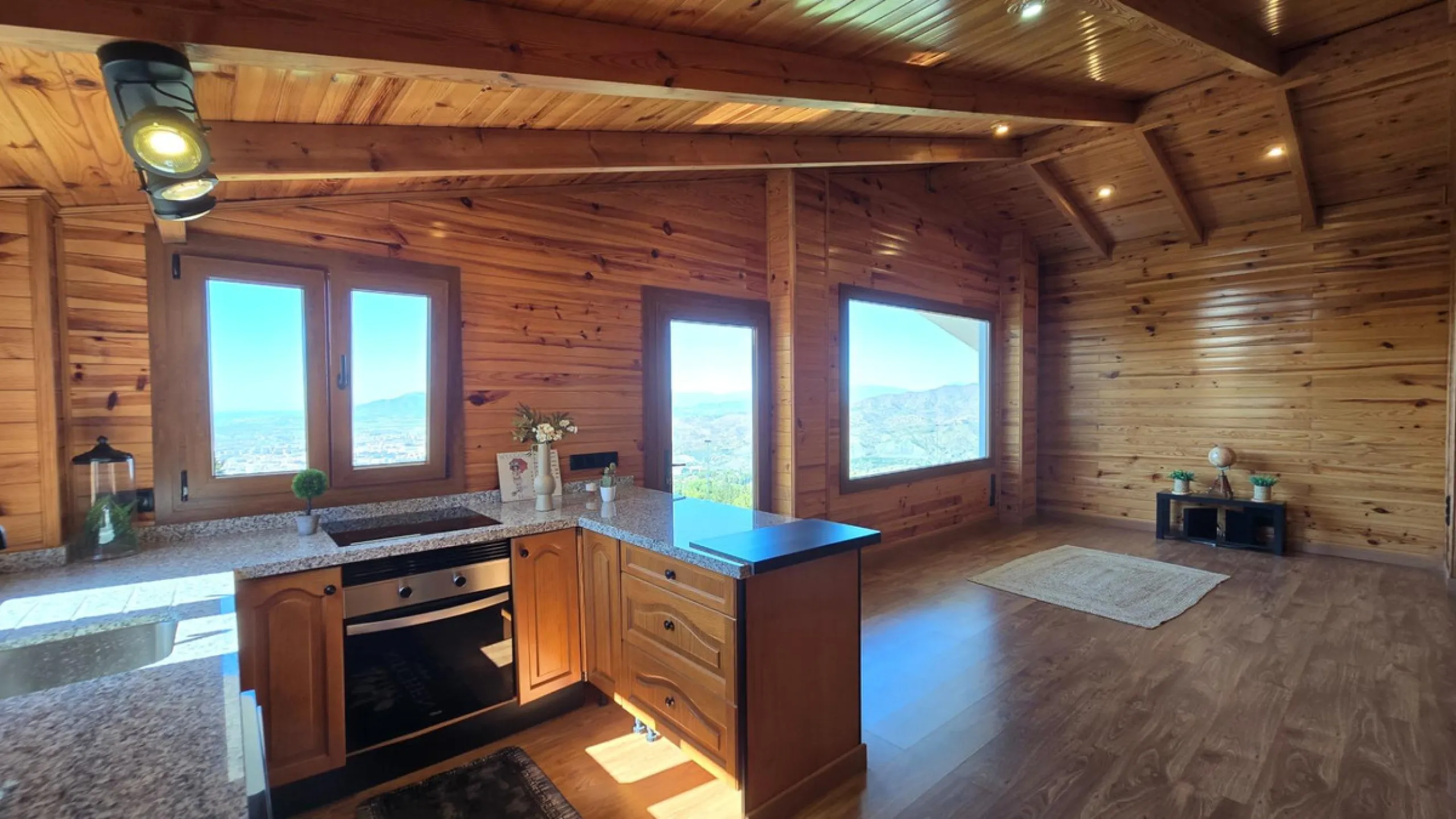 Located in a unique enclave within a protected natural reserve, this 4-bedroom villa offers the best panoramic view of Málaga, with the peace of mind knowing that nothing can ever be built around it. Just 8 minutes from the city center, it combines the be