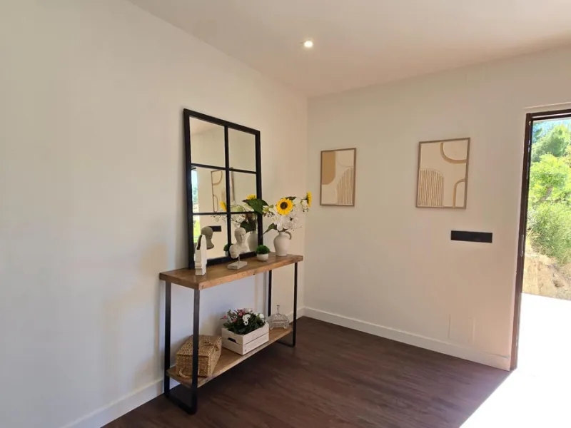 Located in a unique enclave within a protected natural reserve, this 4-bedroom villa offers the best panoramic view of Málaga, with the peace of mind knowing that nothing can ever be built around it. Just 8 minutes from the city center, it combines the be