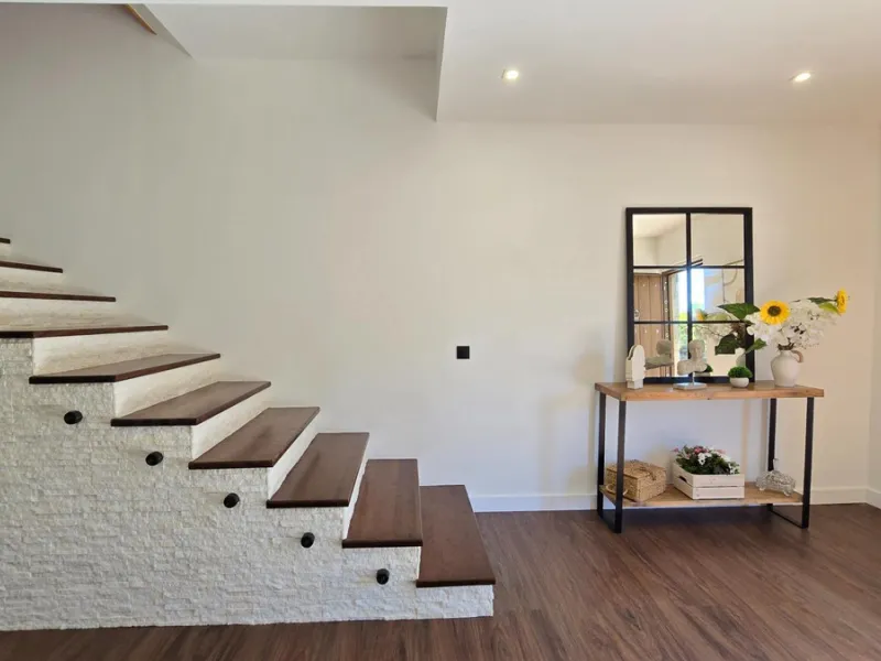 Located in a unique enclave within a protected natural reserve, this 4-bedroom villa offers the best panoramic view of Málaga, with the peace of mind knowing that nothing can ever be built around it. Just 8 minutes from the city center, it combines the be
