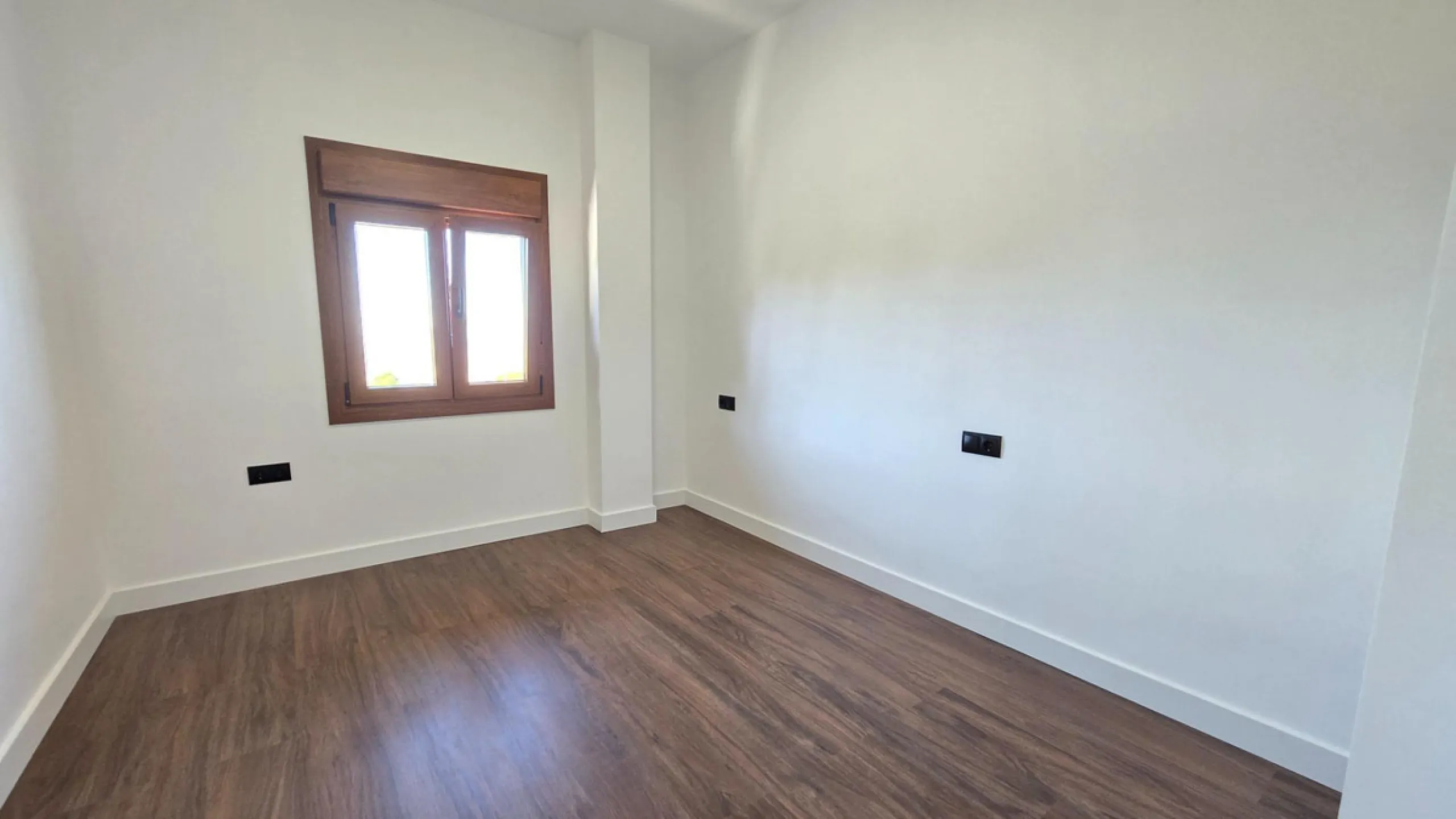 Located in a unique enclave within a protected natural reserve, this 4-bedroom villa offers the best panoramic view of Málaga, with the peace of mind knowing that nothing can ever be built around it. Just 8 minutes from the city center, it combines the be