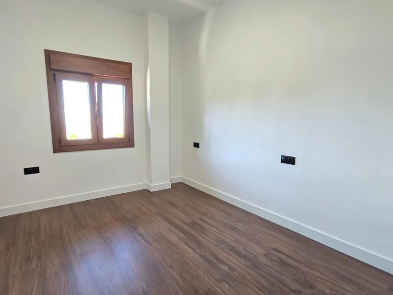 Located in a unique enclave within a protected natural reserve, this 4-bedroom villa offers the best panoramic view of Málaga, with the peace of mind knowing that nothing can ever be built around it. Just 8 minutes from the city center, it combines the be