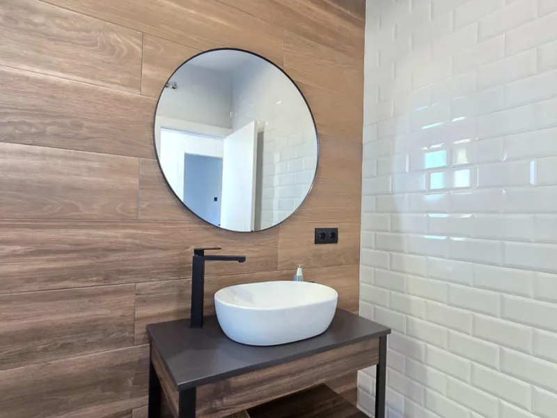 Located in a unique enclave within a protected natural reserve, this 4-bedroom villa offers the best panoramic view of Málaga, with the peace of mind knowing that nothing can ever be built around it. Just 8 minutes from the city center, it combines the be