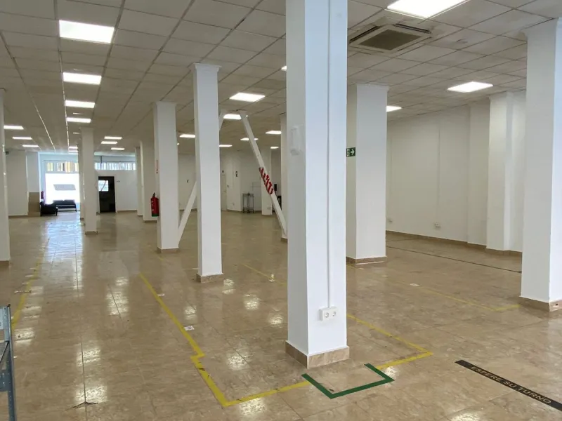 Commercial - Commercial Premises в продаже в Málaga, Málaga. Площадь дома 368 м²