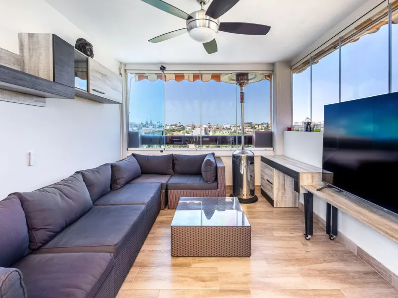 RENOVATED DUPLEX PENTHOUSE WITH LARGE TERRACE – LOS PACOS, FUENGIROLA