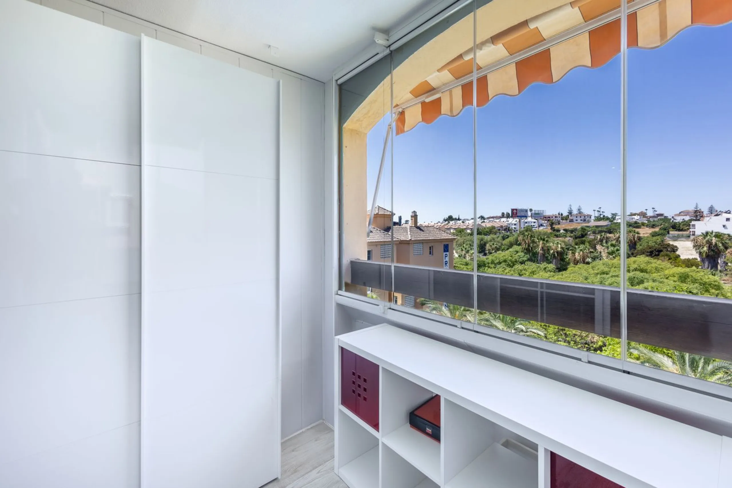 RENOVATED DUPLEX PENTHOUSE WITH LARGE TERRACE – LOS PACOS, FUENGIROLA