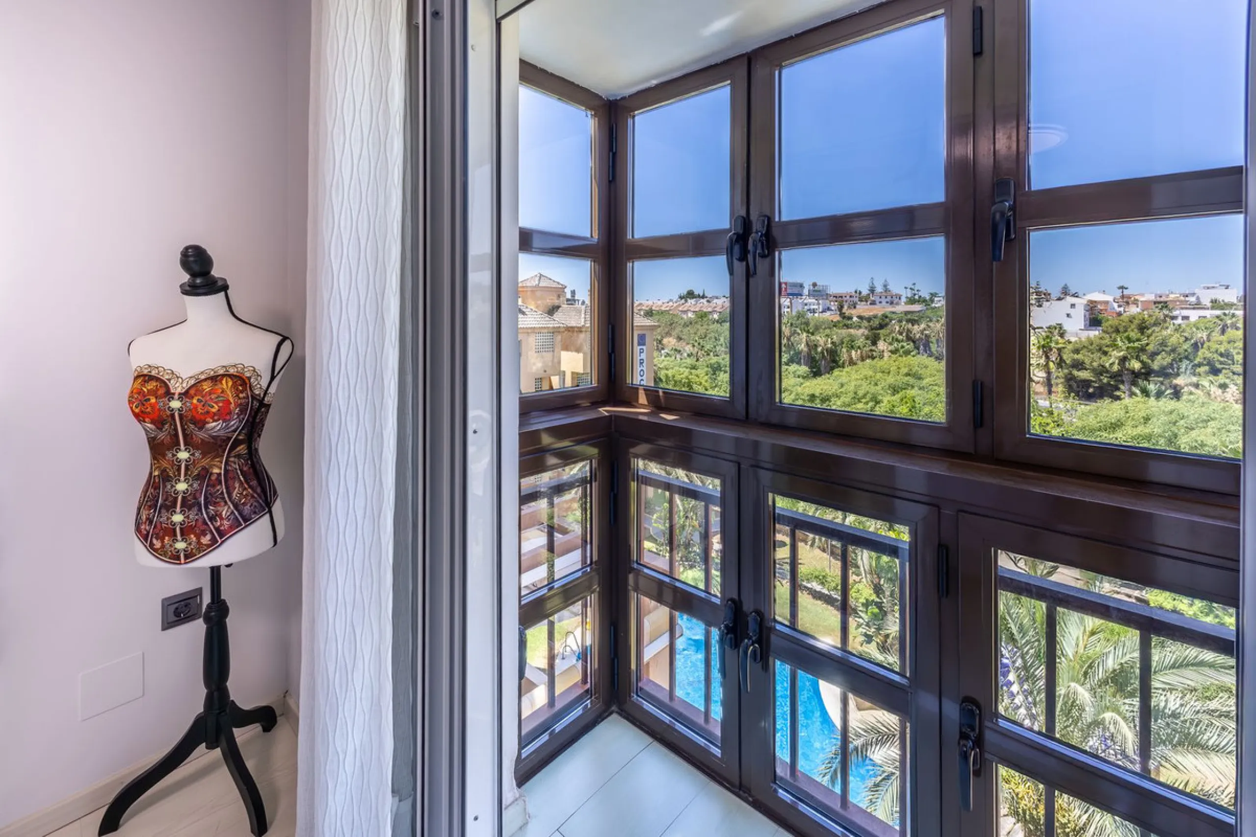 RENOVATED DUPLEX PENTHOUSE WITH LARGE TERRACE – LOS PACOS, FUENGIROLA