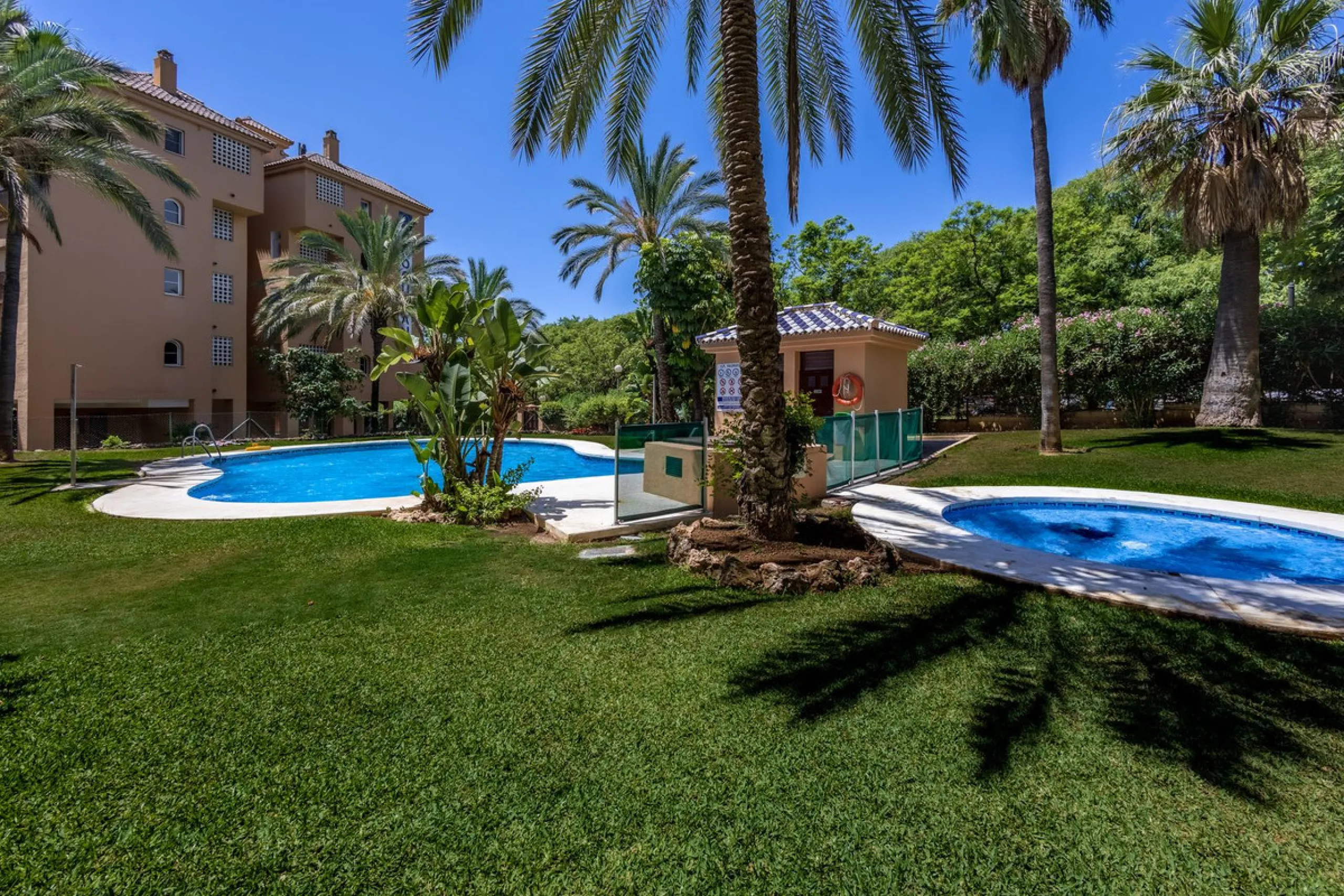 RENOVATED DUPLEX PENTHOUSE WITH LARGE TERRACE – LOS PACOS, FUENGIROLA