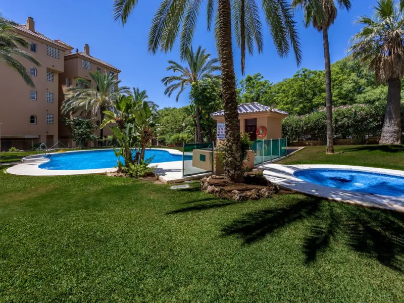 RENOVATED DUPLEX PENTHOUSE WITH LARGE TERRACE – LOS PACOS, FUENGIROLA