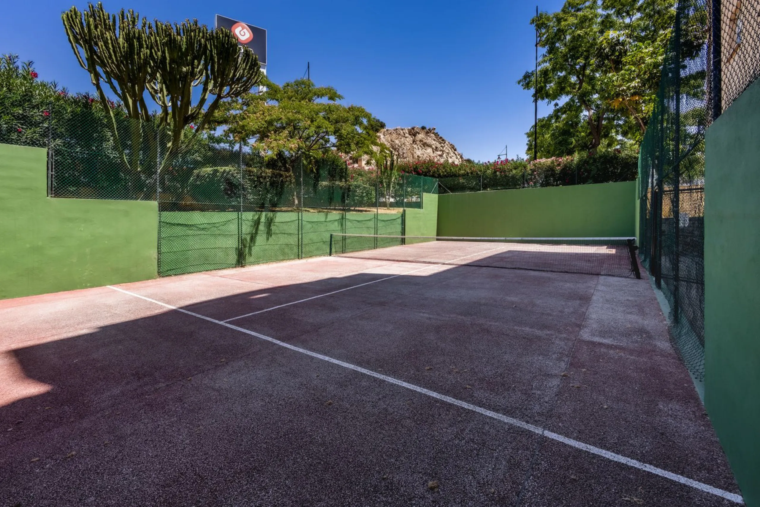 RENOVATED DUPLEX PENTHOUSE WITH LARGE TERRACE – LOS PACOS, FUENGIROLA
