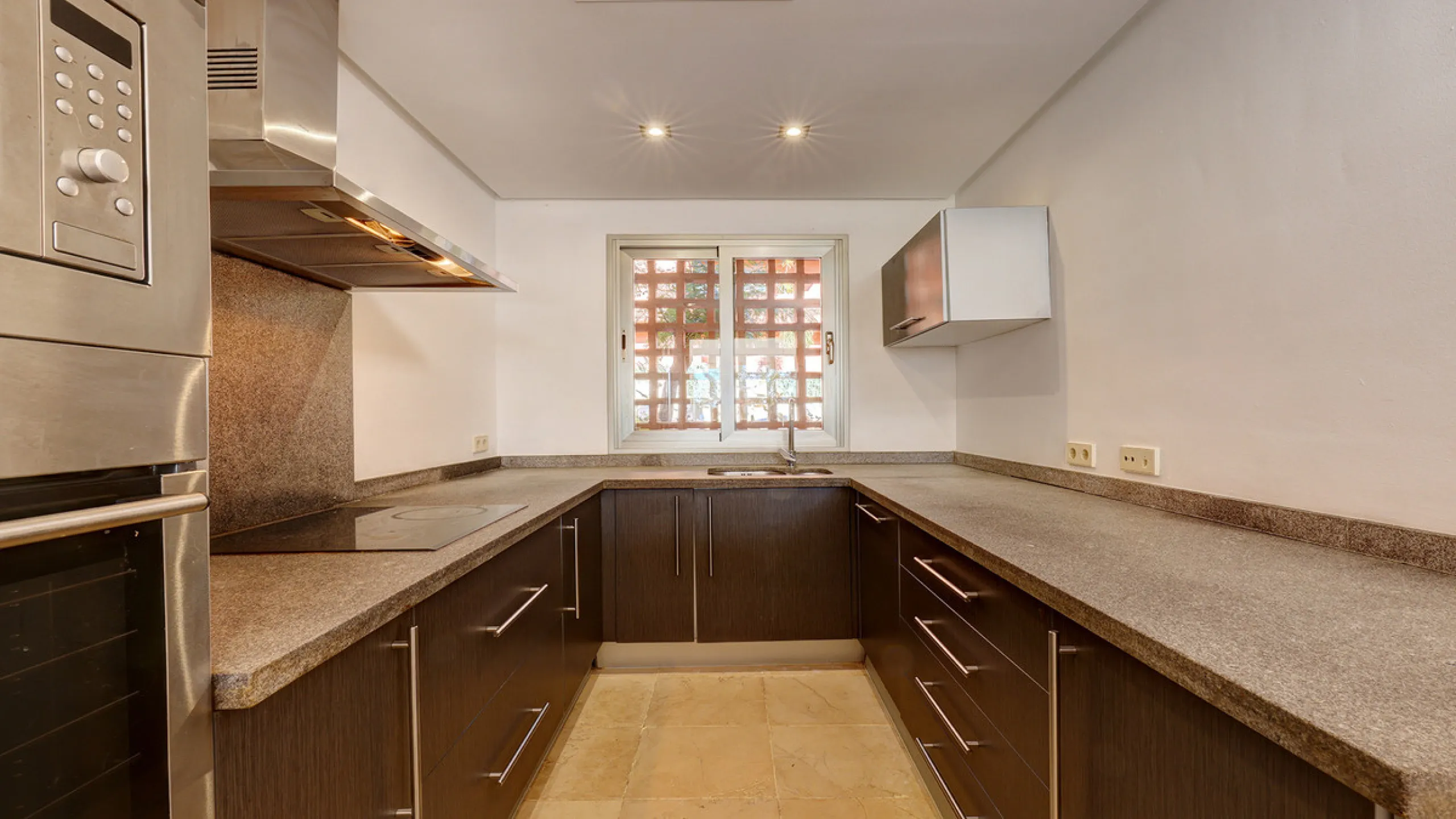 House - Townhouse в продаже в Manilva, Málaga. В доме 2 спален и 3 ванных комнат. Площадь дома 333 м²