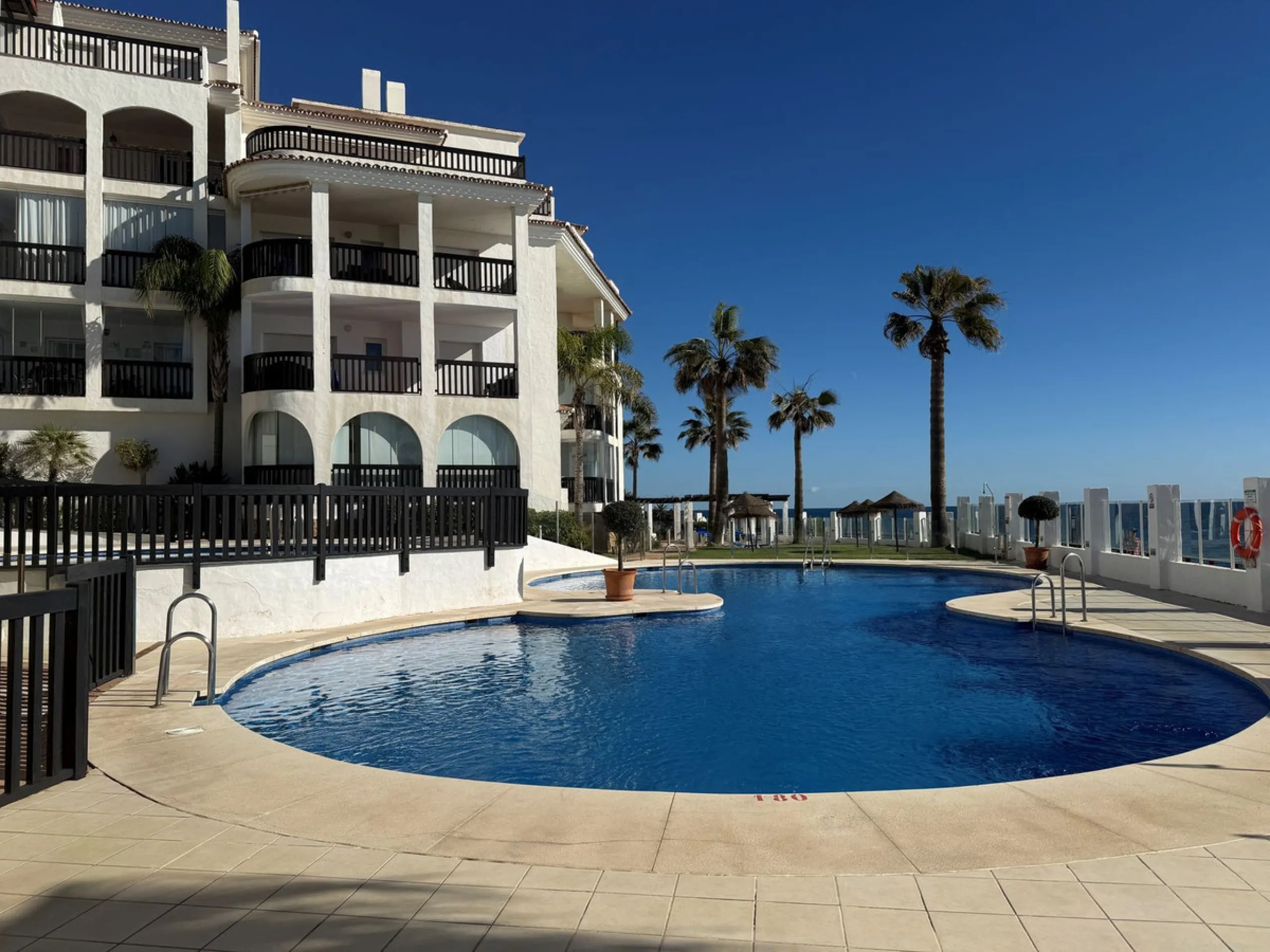 Апартамент средний этаж, Calahonda, Costa del Sol