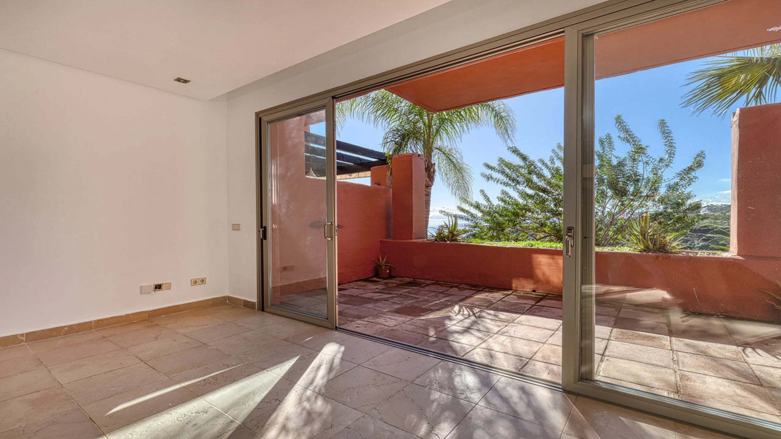 House - Townhouse в продаже в Manilva, Málaga. В доме 2 спален и 3 ванных комнат. Площадь дома 333 м²