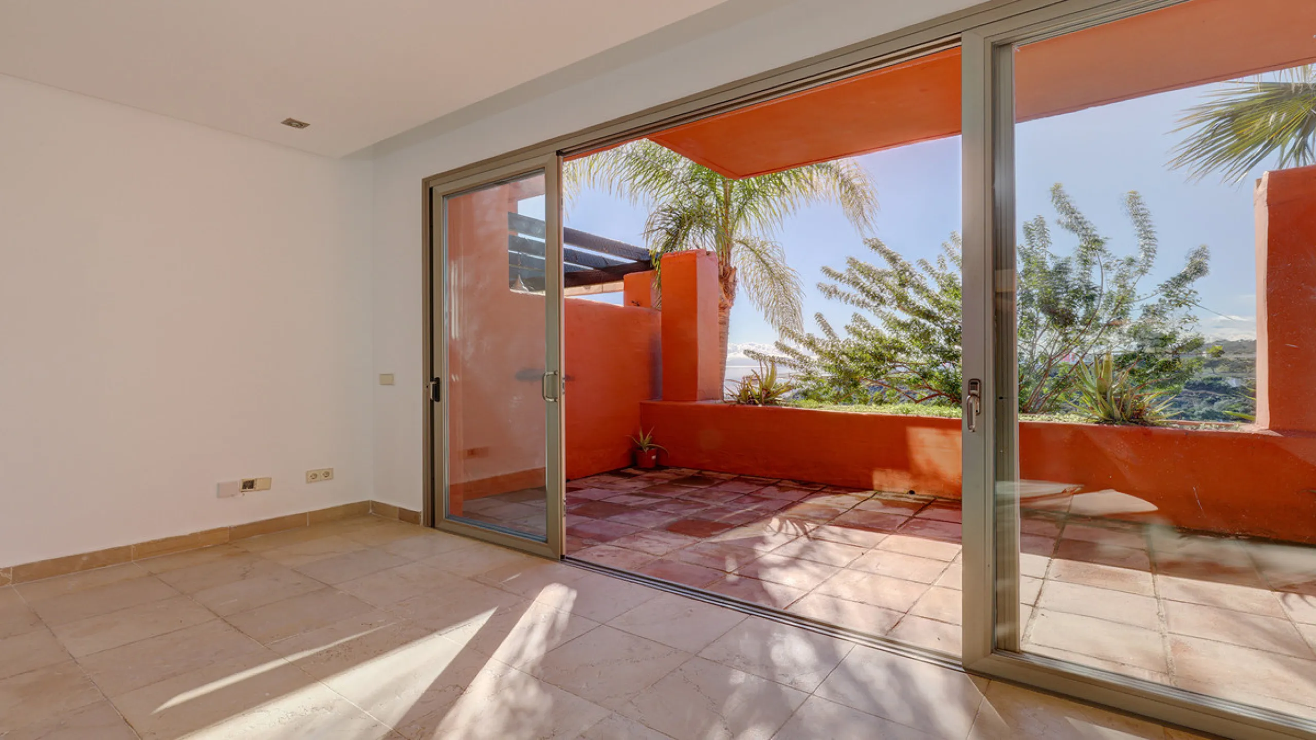 House - Townhouse в продаже в Manilva, Málaga. В доме 2 спален и 3 ванных комнат. Площадь дома 333 м²