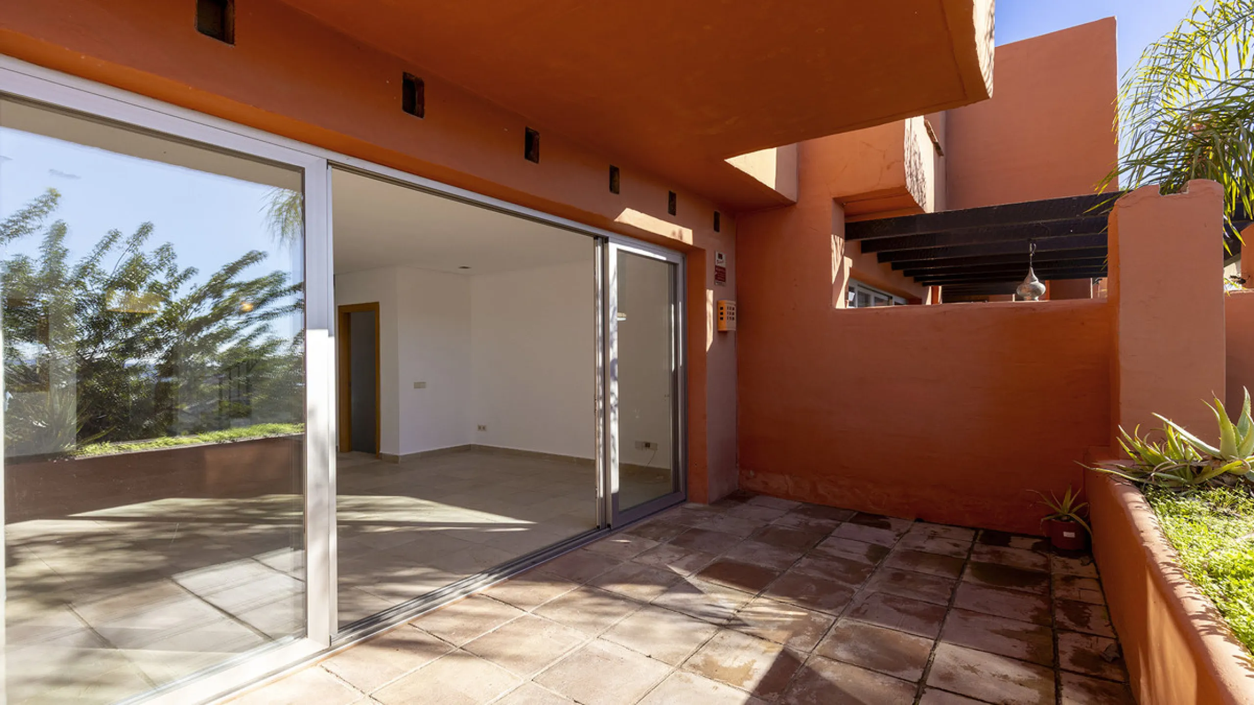 House - Townhouse в продаже в Manilva, Málaga. В доме 2 спален и 3 ванных комнат. Площадь дома 333 м²