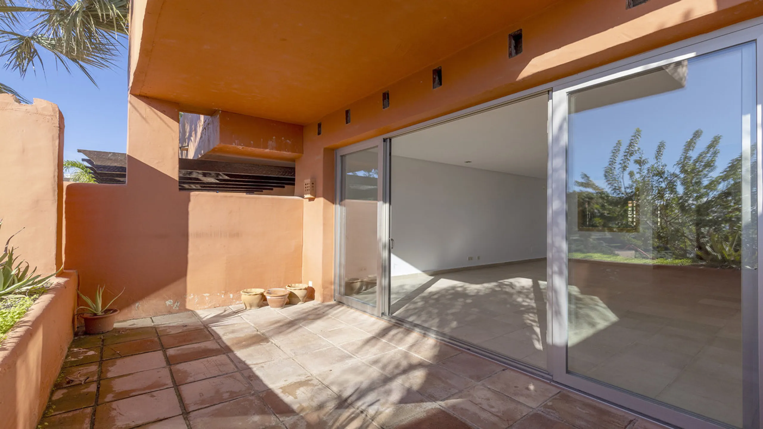 House - Townhouse в продаже в Manilva, Málaga. В доме 2 спален и 3 ванных комнат. Площадь дома 333 м²