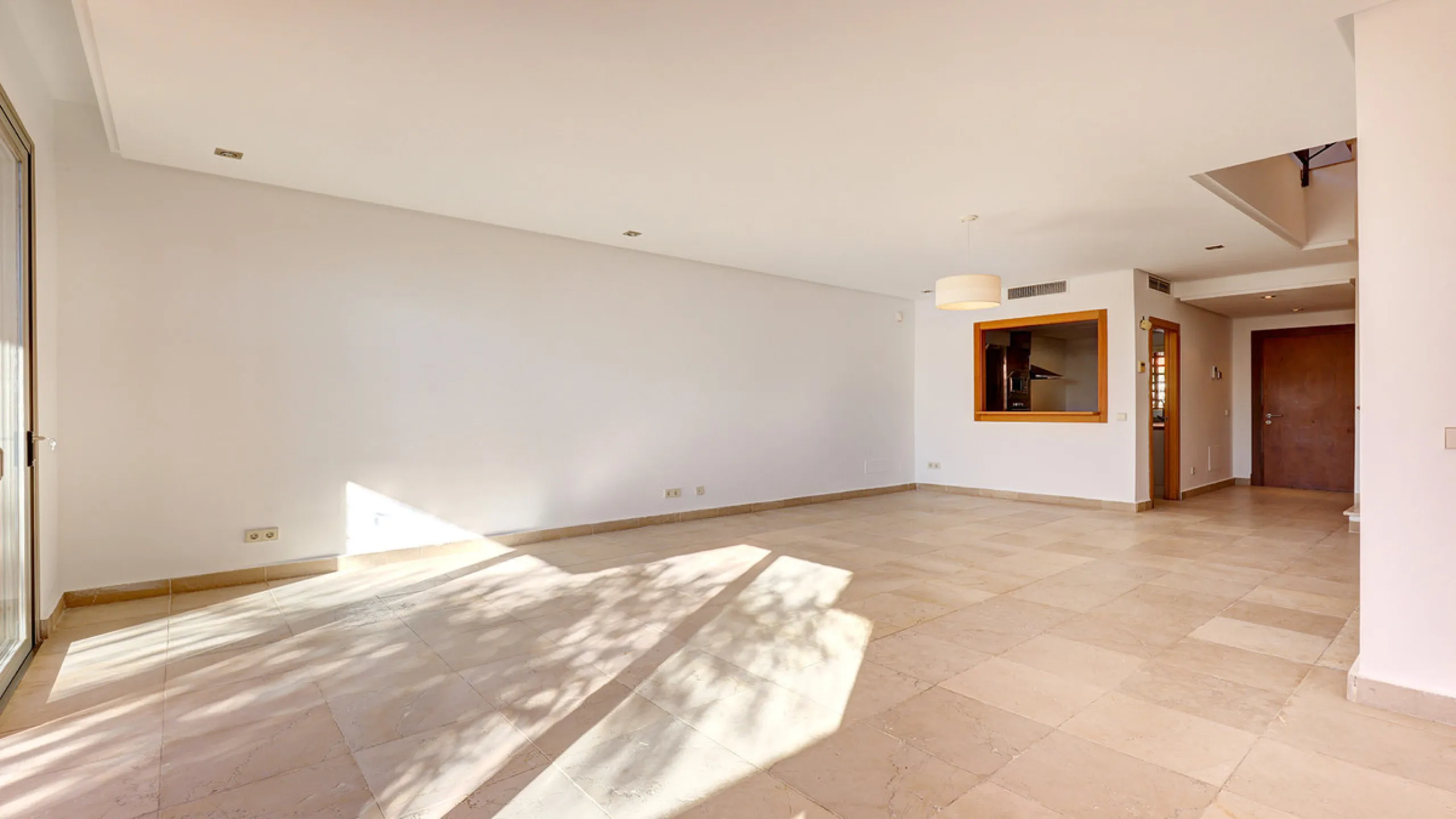 House - Townhouse в продаже в Manilva, Málaga. В доме 2 спален и 3 ванных комнат. Площадь дома 333 м²