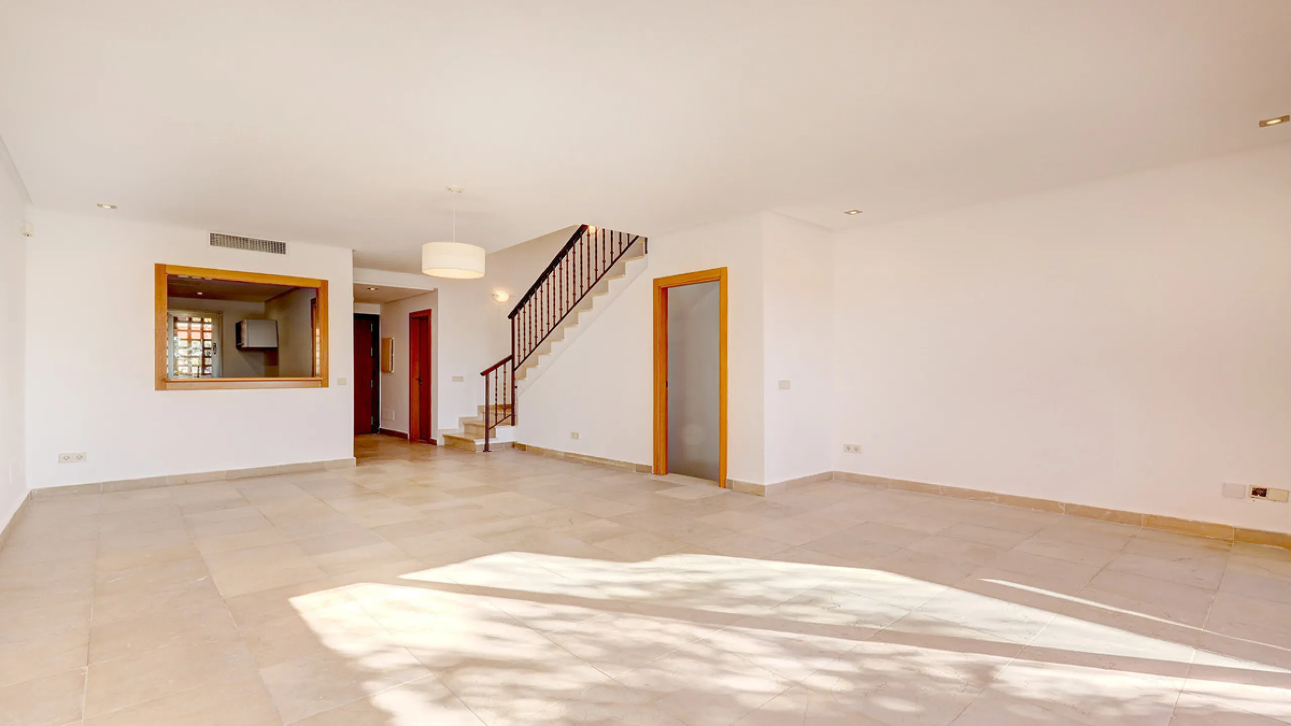 House - Townhouse в продаже в Manilva, Málaga. В доме 2 спален и 3 ванных комнат. Площадь дома 333 м²