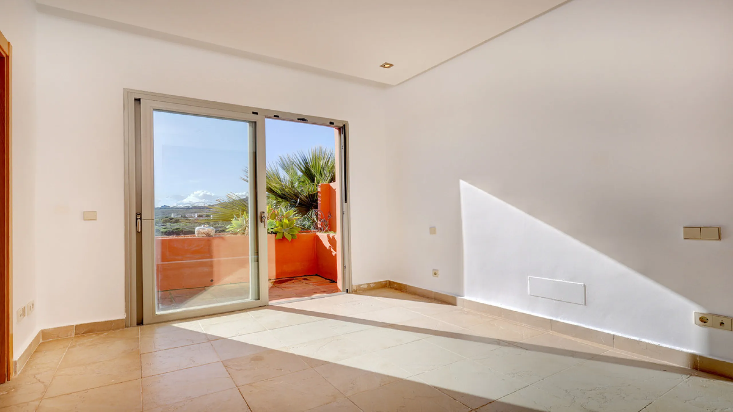 House - Townhouse в продаже в Manilva, Málaga. В доме 2 спален и 3 ванных комнат. Площадь дома 333 м²