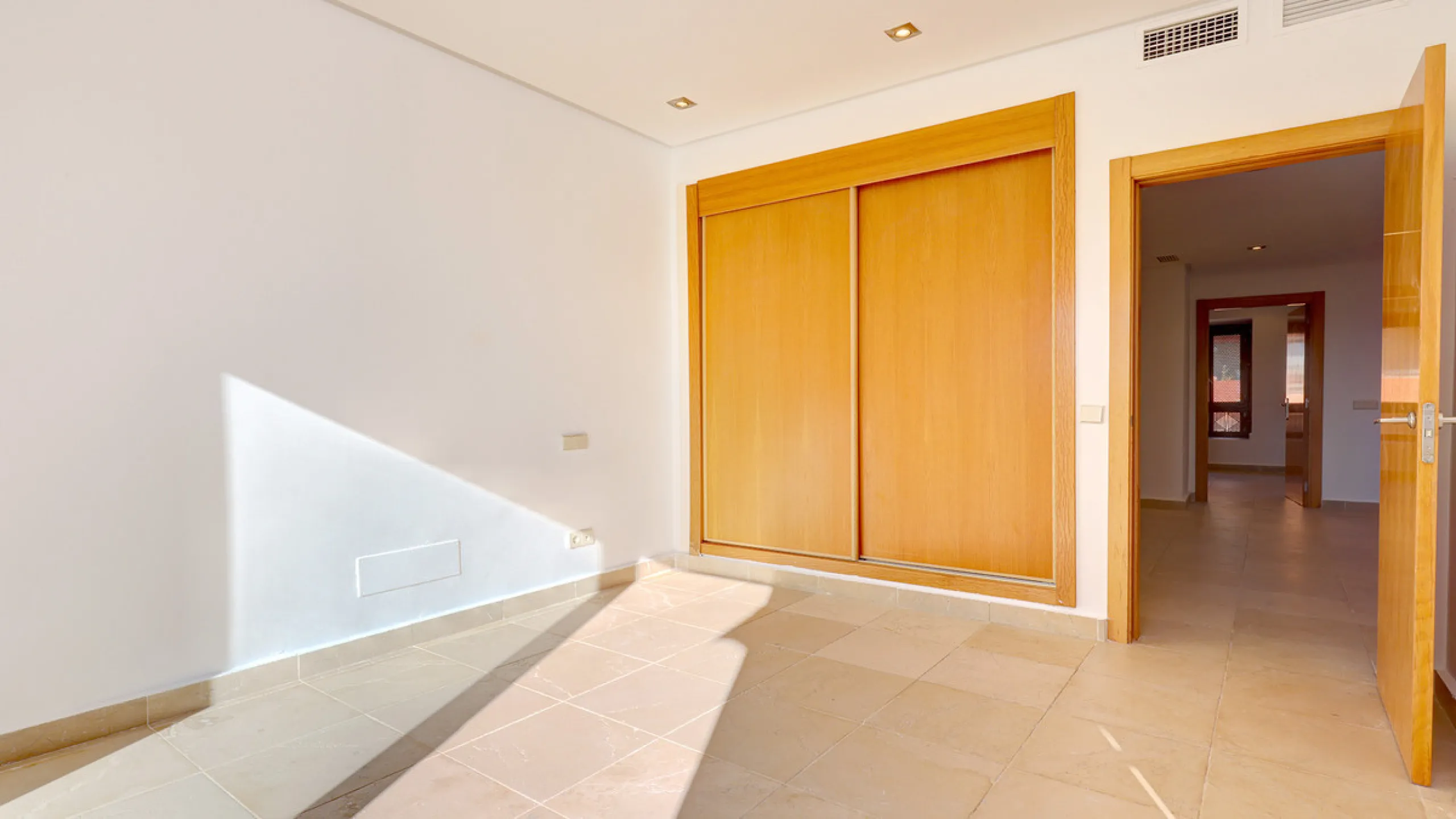 House - Townhouse в продаже в Manilva, Málaga. В доме 2 спален и 3 ванных комнат. Площадь дома 333 м²