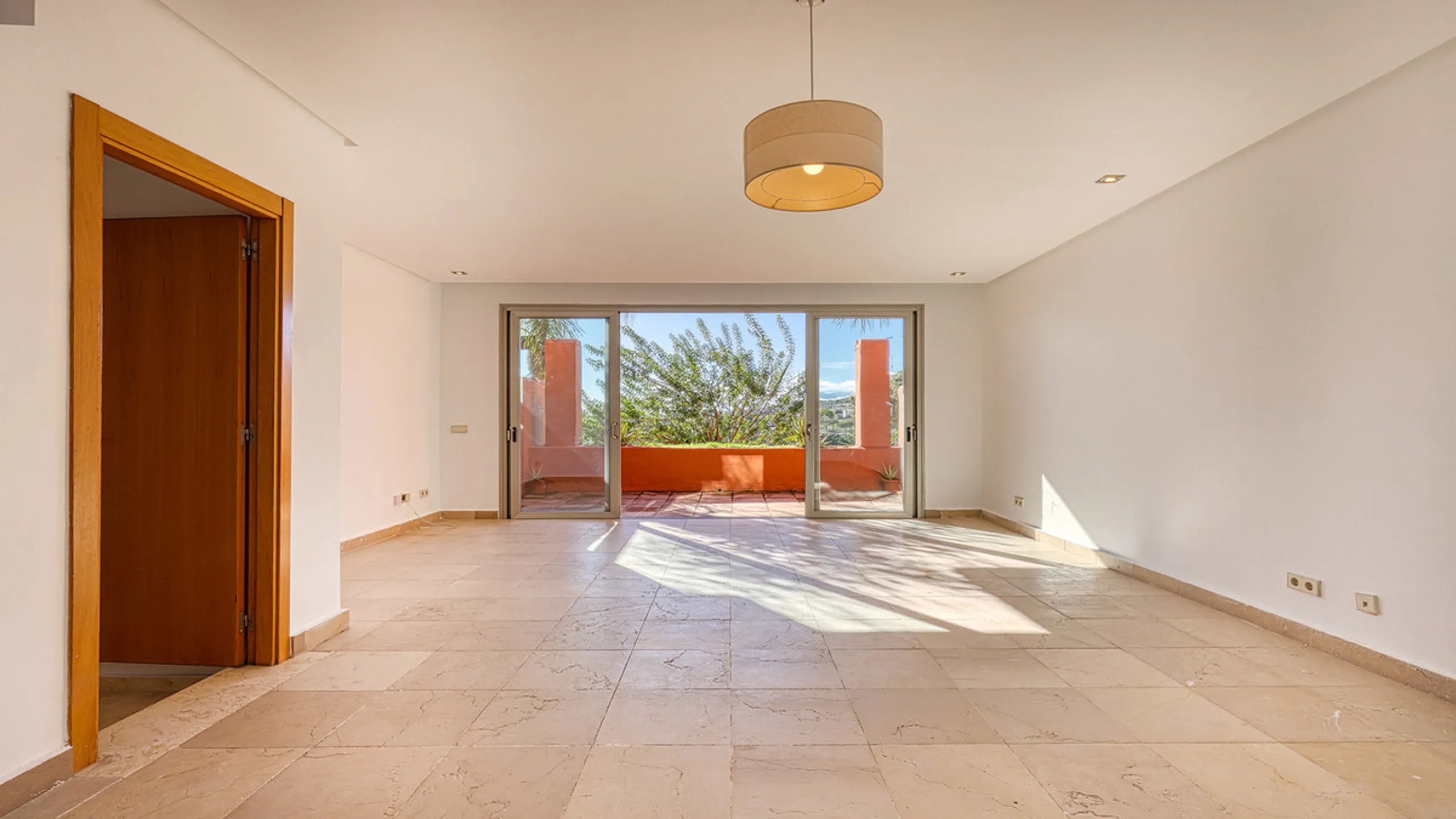 House - Townhouse в продаже в Manilva, Málaga. В доме 2 спален и 3 ванных комнат. Площадь дома 333 м²