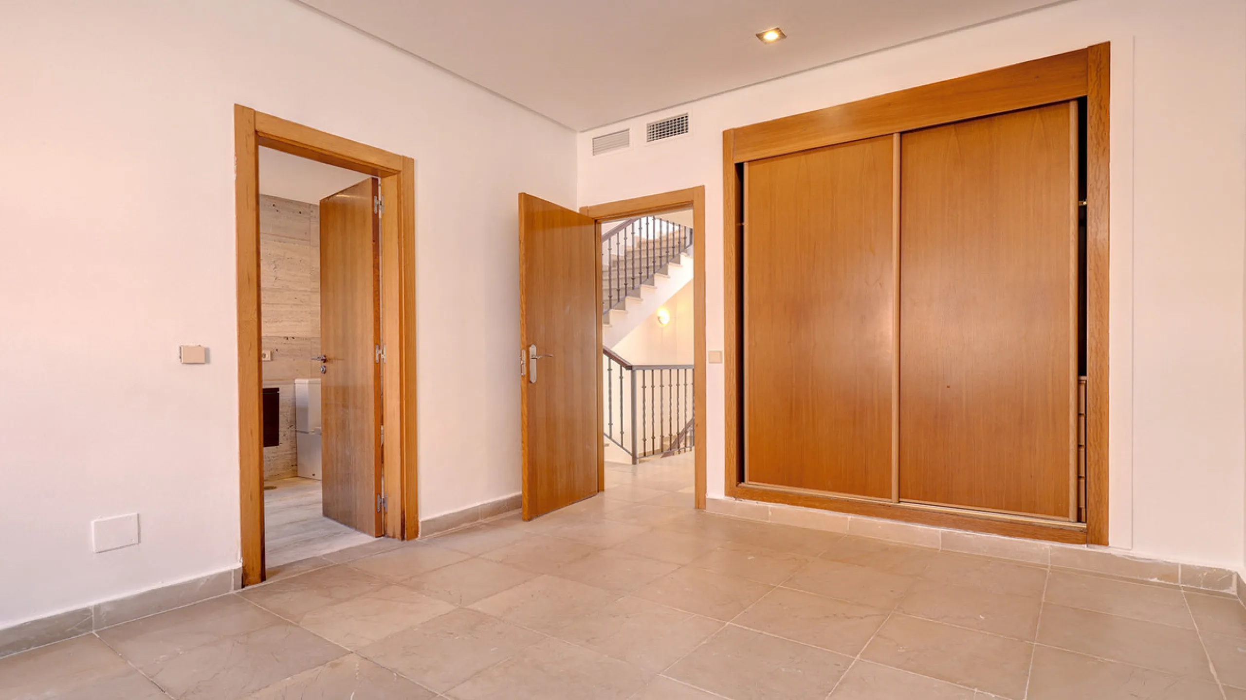 House - Townhouse в продаже в Manilva, Málaga. В доме 2 спален и 3 ванных комнат. Площадь дома 333 м²