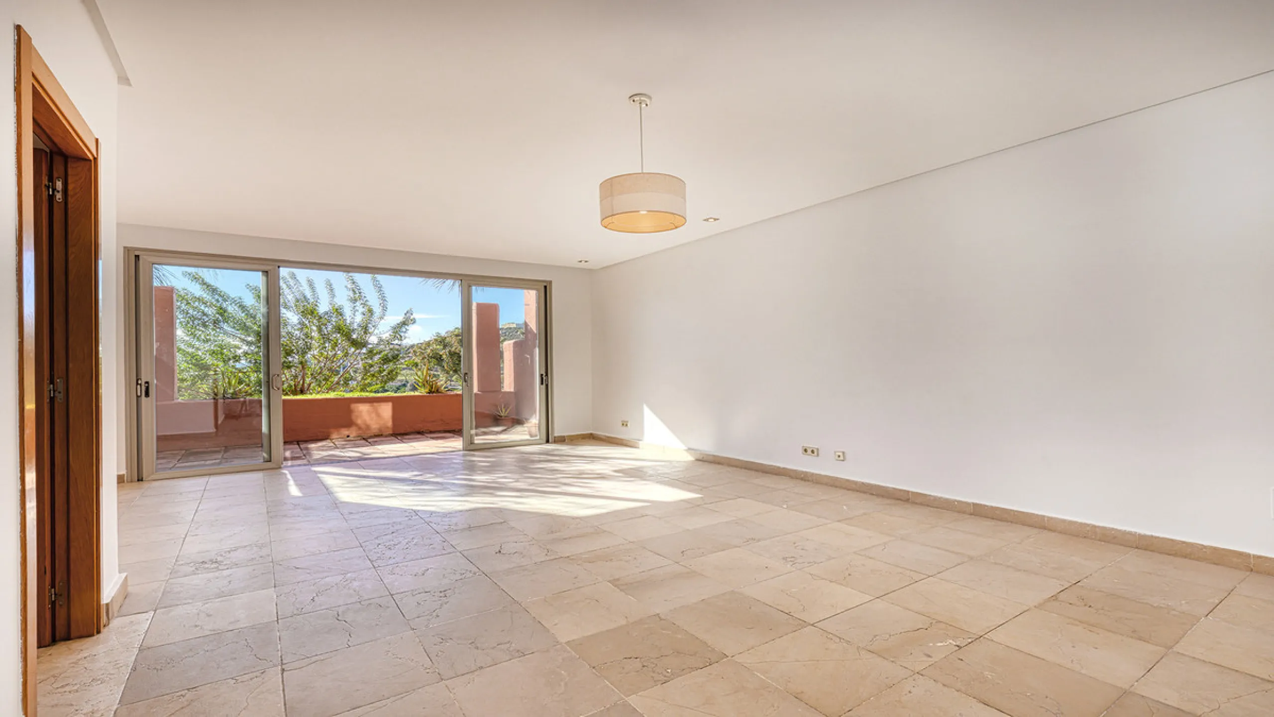 House - Townhouse в продаже в Manilva, Málaga. В доме 2 спален и 3 ванных комнат. Площадь дома 333 м²