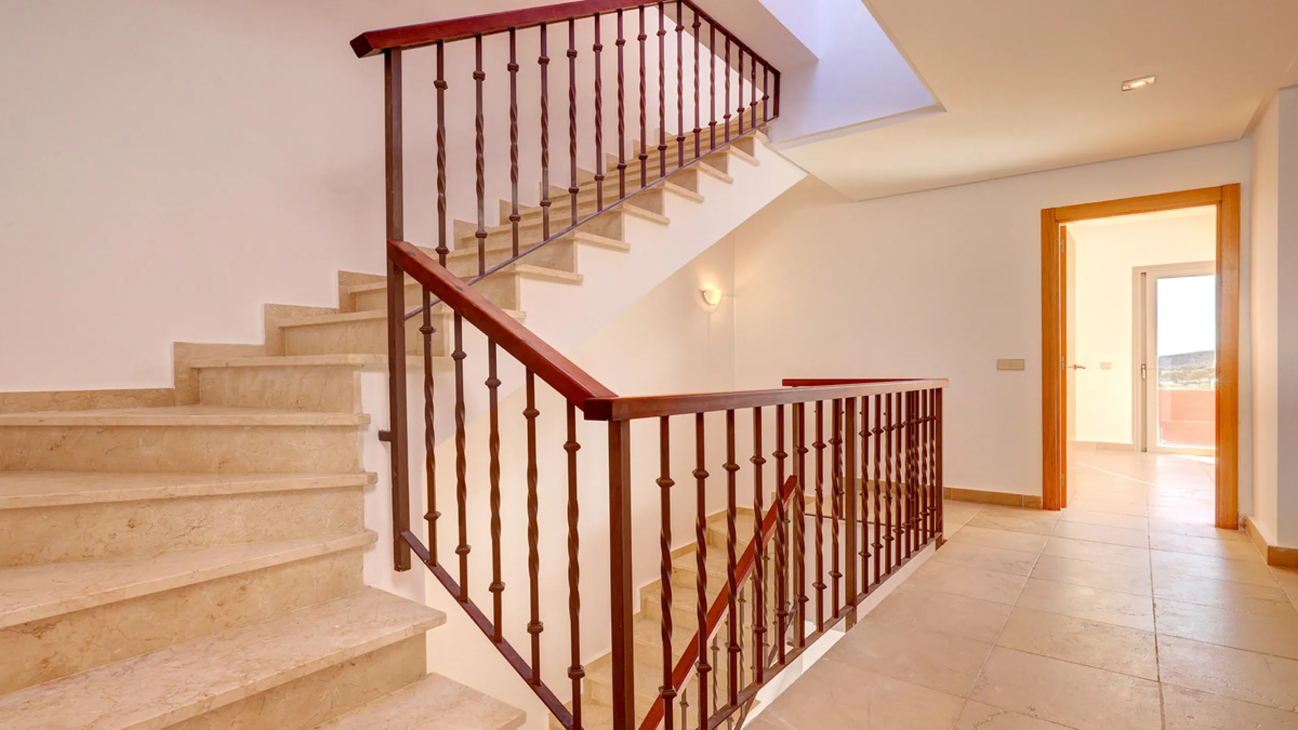 House - Townhouse в продаже в Manilva, Málaga. В доме 2 спален и 3 ванных комнат. Площадь дома 333 м²