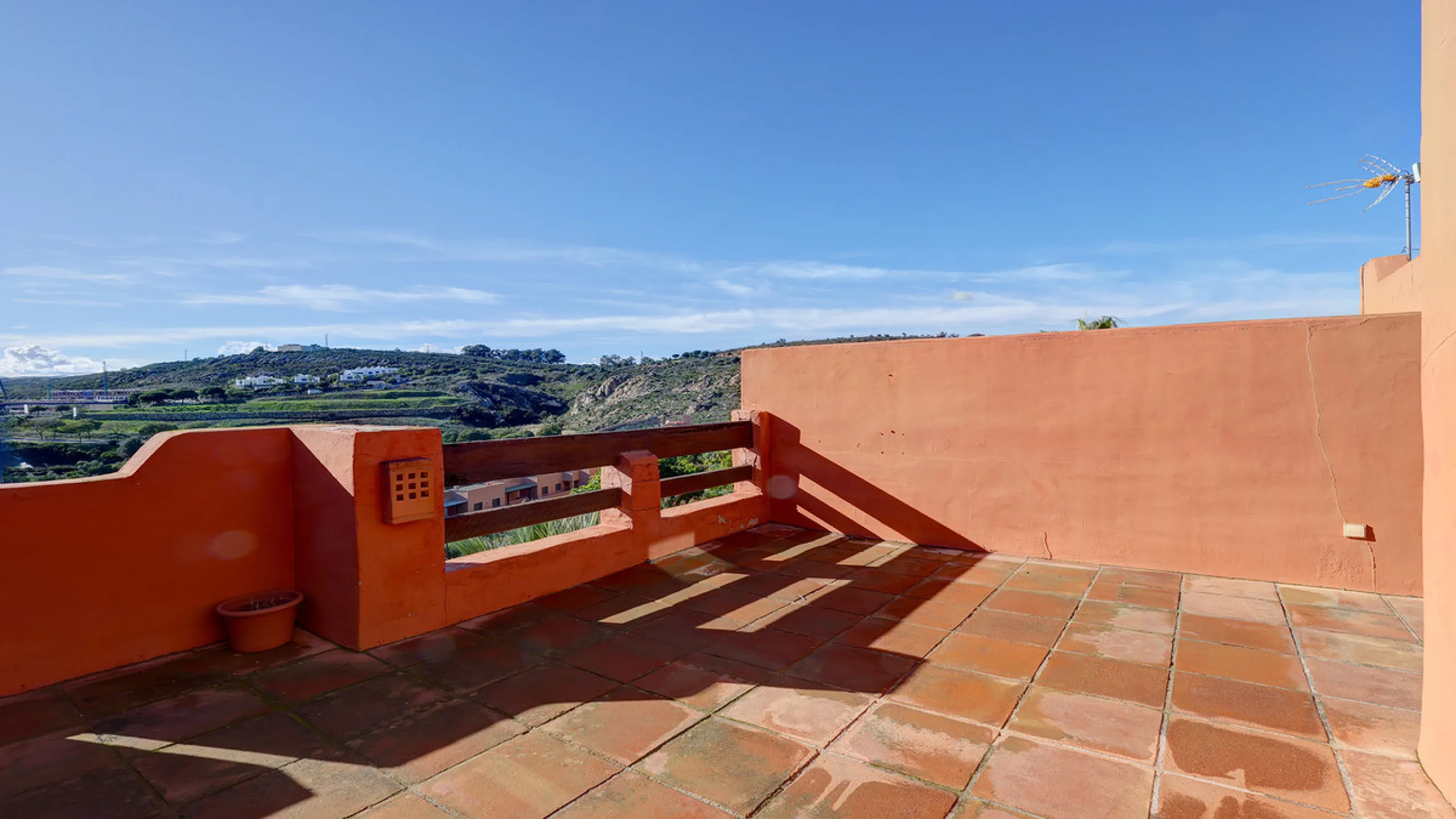 House - Townhouse в продаже в Manilva, Málaga. В доме 2 спален и 3 ванных комнат. Площадь дома 333 м²