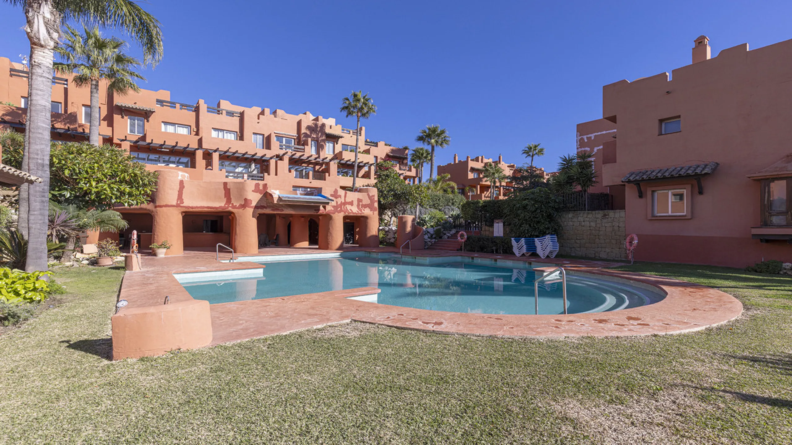 House - Townhouse в продаже в Manilva, Málaga. В доме 2 спален и 3 ванных комнат. Площадь дома 333 м²