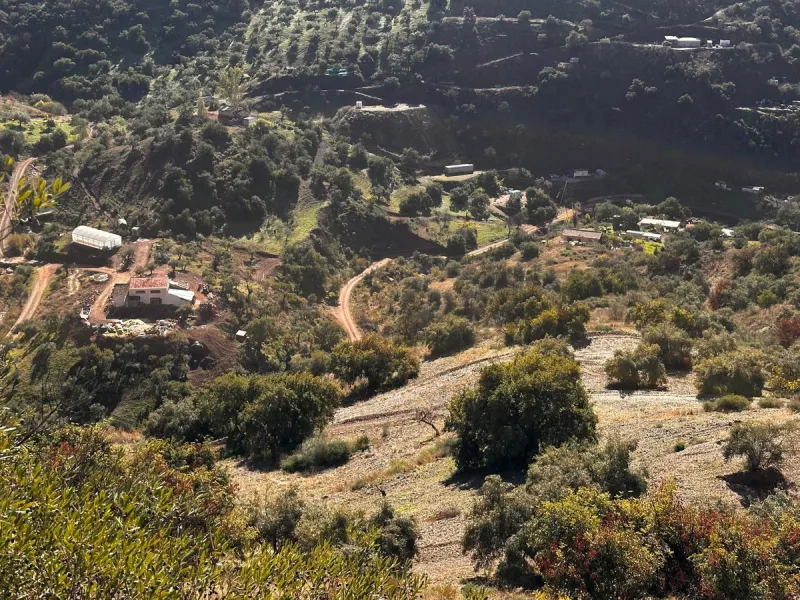 EXCLUSIVE SUSTAINABLE RUSTIC ESTATE · 50,000 m² · LUXURY ECO-FRIENDLY VILLA