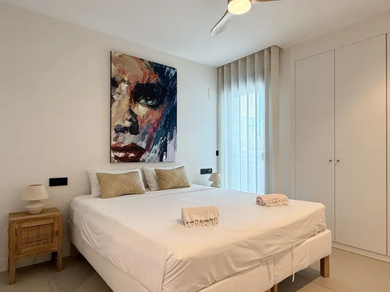 Fantastic luxury apartment located in the centre of Estepona, the garden of the Costa del Sol. This newly build apartment is conveniently situated within walking distance of the marina of Estepona , close to the romantic and vibrant old town and only 15 m