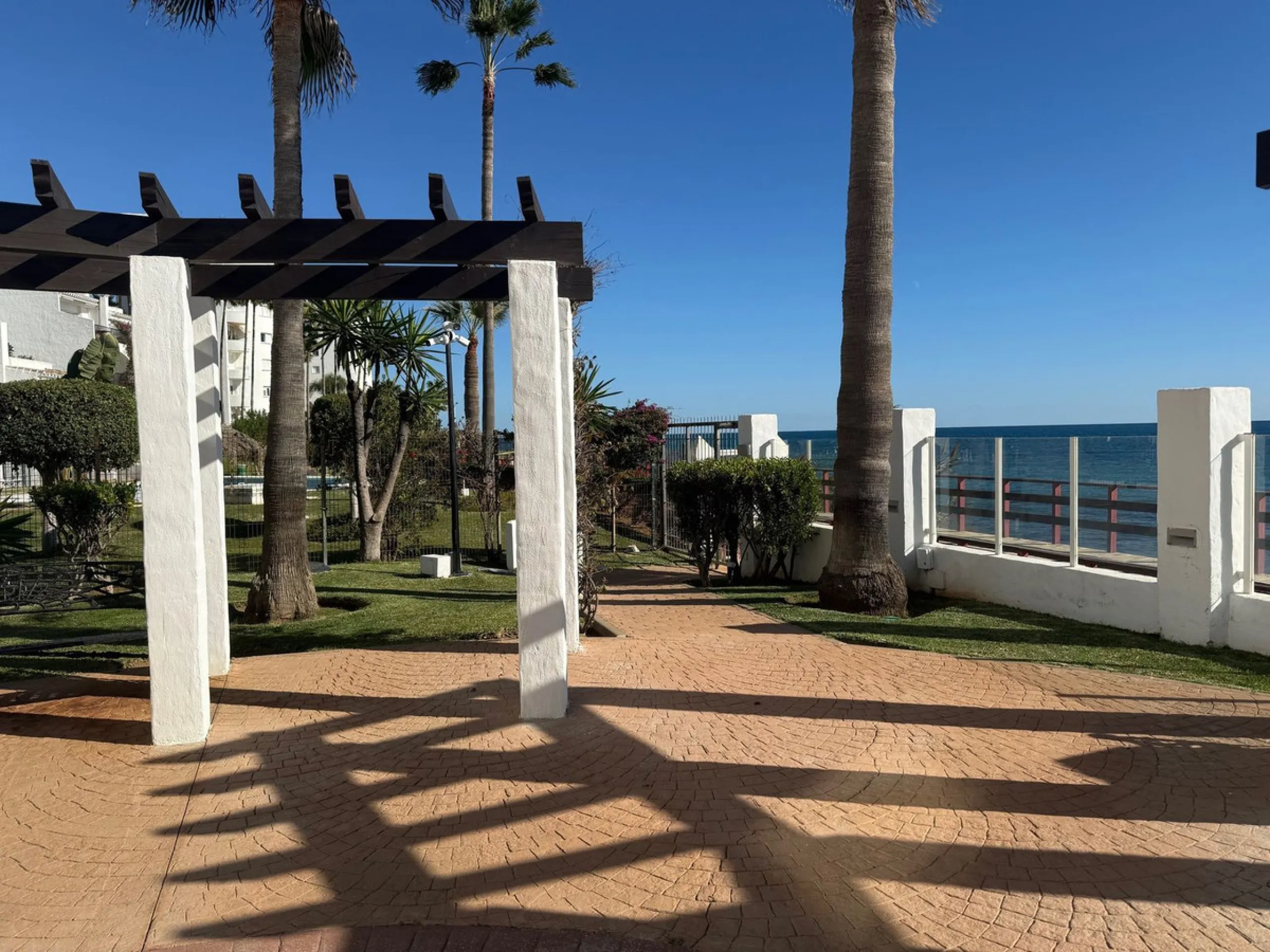 Апартамент средний этаж, Calahonda, Costa del Sol