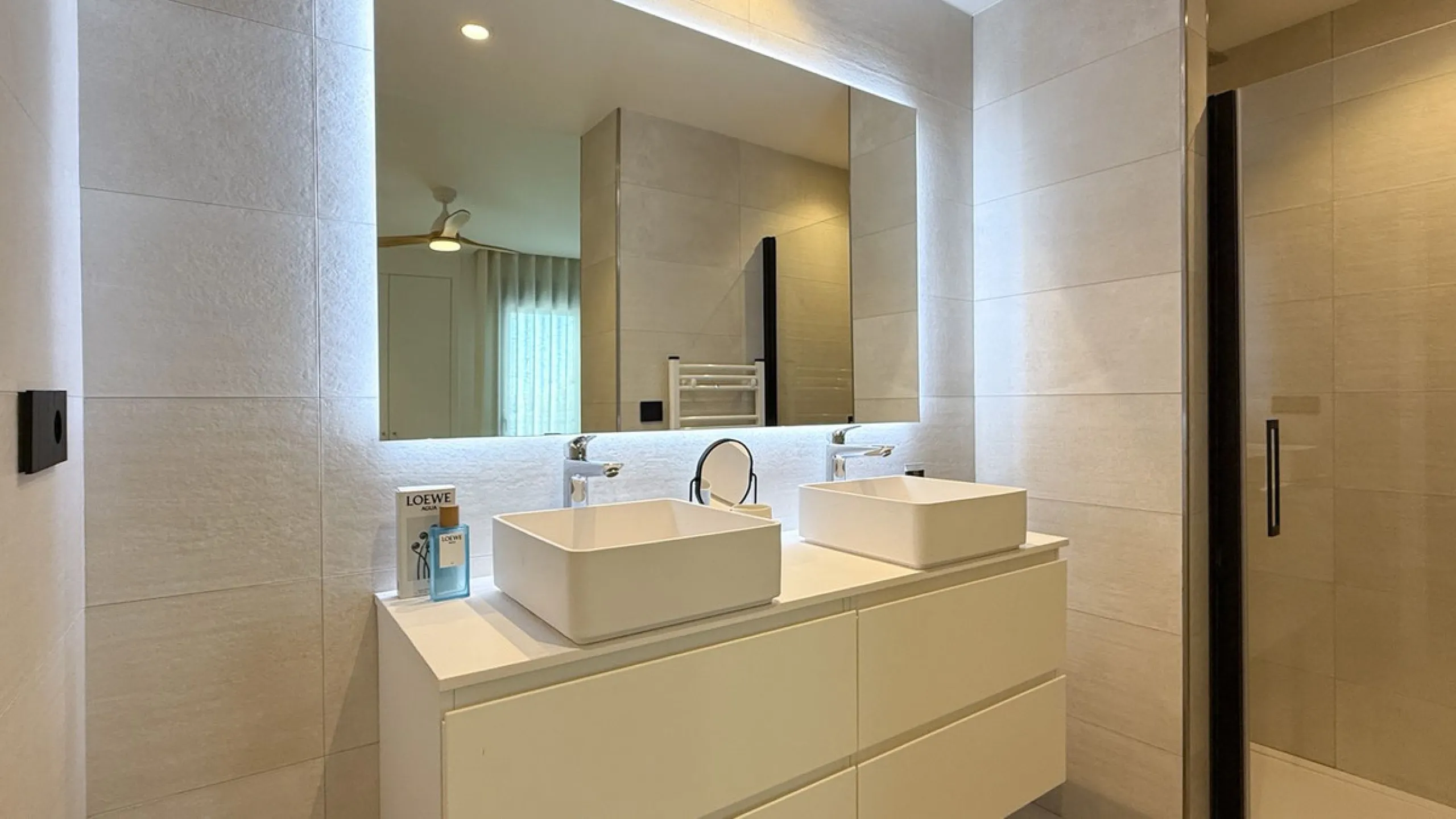 Fantastic luxury apartment located in the centre of Estepona, the garden of the Costa del Sol. This newly build apartment is conveniently situated within walking distance of the marina of Estepona , close to the romantic and vibrant old town and only 15 m