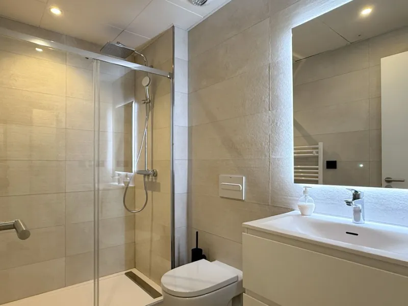 Fantastic luxury apartment located in the centre of Estepona, the garden of the Costa del Sol. This newly build apartment is conveniently situated within walking distance of the marina of Estepona , close to the romantic and vibrant old town and only 15 m
