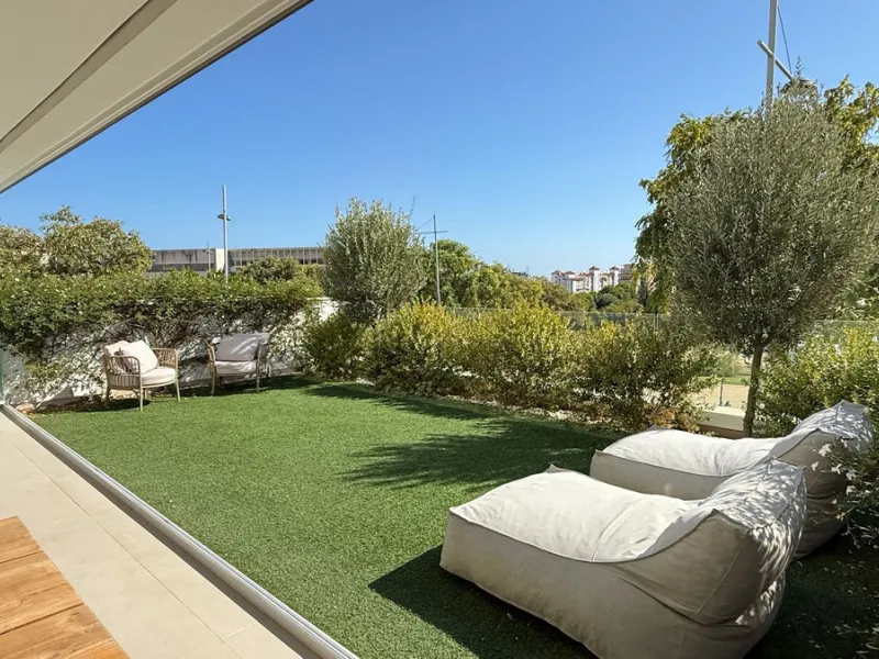 Fantastic luxury apartment located in the centre of Estepona, the garden of the Costa del Sol. This newly build apartment is conveniently situated within walking distance of the marina of Estepona , close to the romantic and vibrant old town and only 15 m