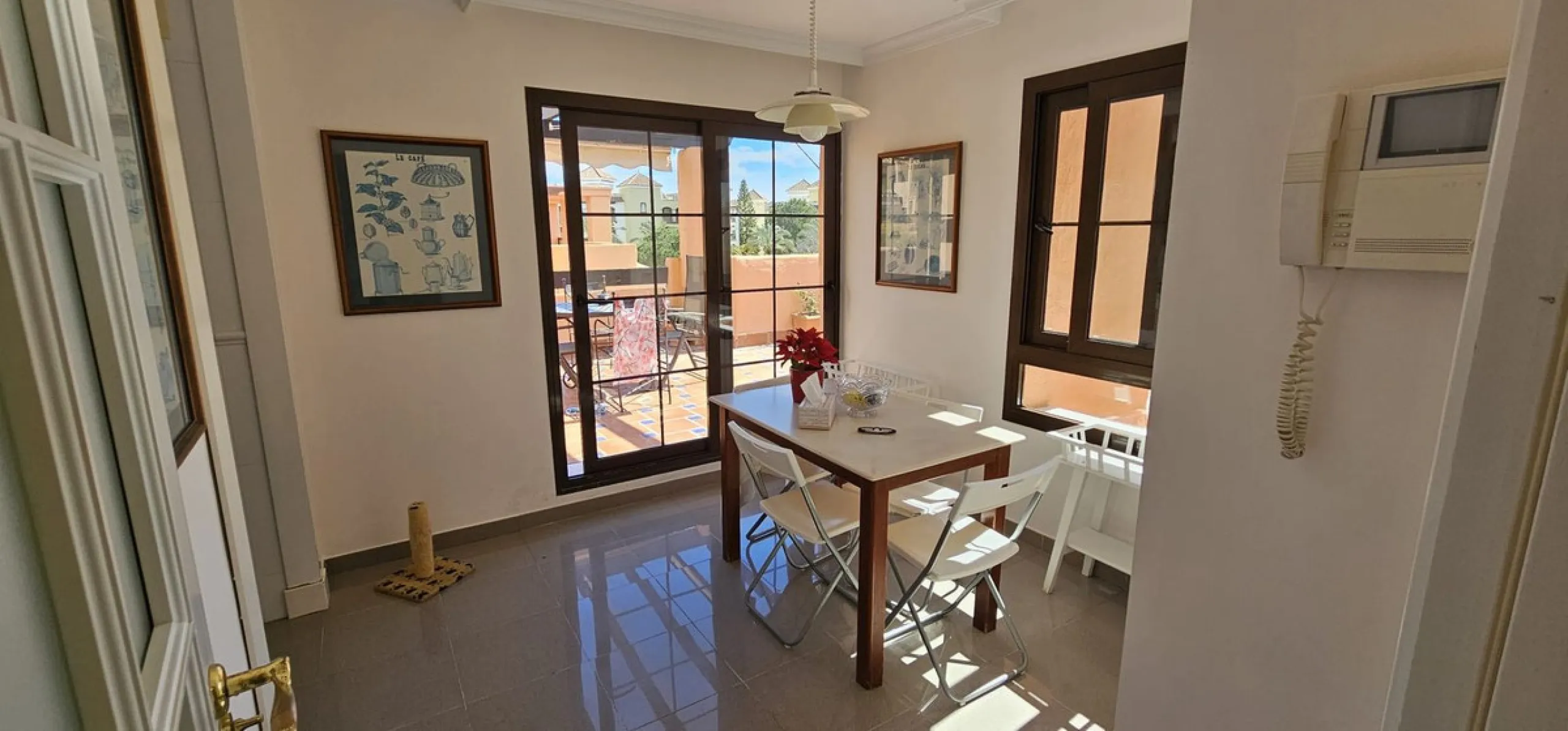 Duplex penthouse in Benamara, Estepona, one of the most outstanding properties in the development due to its excellent south-facing orientation and spacious layout on two levels, designed to make the most of natural light and space.