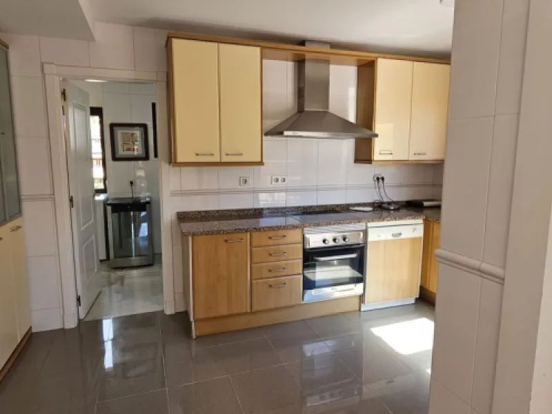 Duplex penthouse in Benamara, Estepona, one of the most outstanding properties in the development due to its excellent south-facing orientation and spacious layout on two levels, designed to make the most of natural light and space.