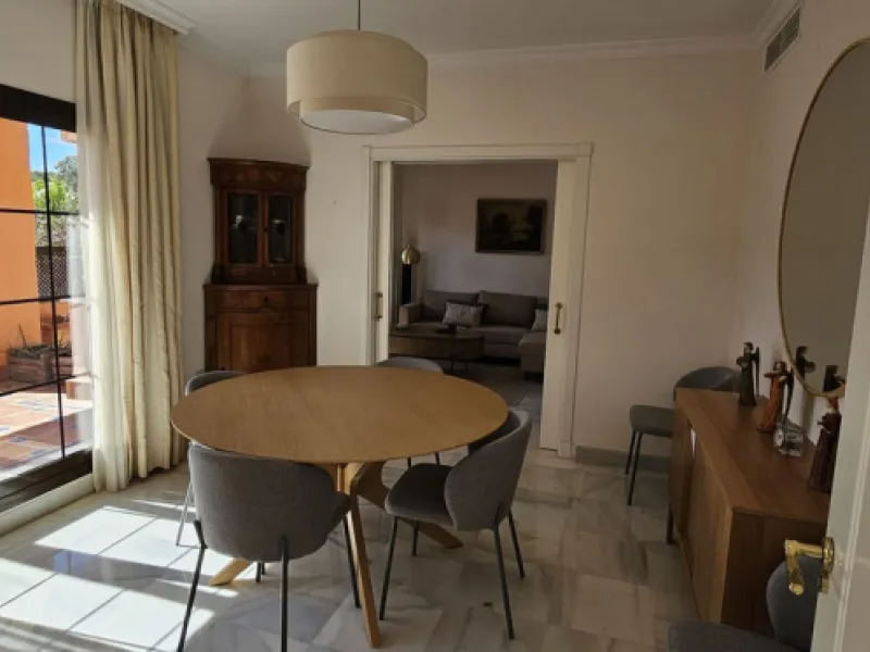 Duplex penthouse in Benamara, Estepona, one of the most outstanding properties in the development due to its excellent south-facing orientation and spacious layout on two levels, designed to make the most of natural light and space.