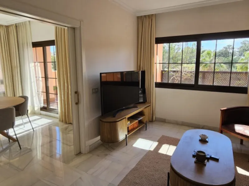 Duplex penthouse in Benamara, Estepona, one of the most outstanding properties in the development due to its excellent south-facing orientation and spacious layout on two levels, designed to make the most of natural light and space.