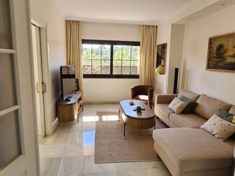 Duplex penthouse in Benamara, Estepona, one of the most outstanding properties in the development due to its excellent south-facing orientation and spacious layout on two levels, designed to make the most of natural light and space.