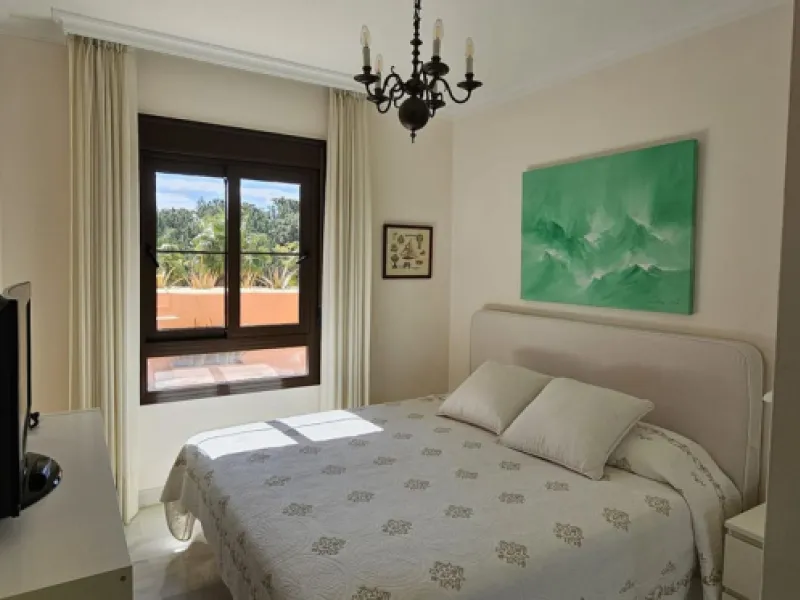 Duplex penthouse in Benamara, Estepona, one of the most outstanding properties in the development due to its excellent south-facing orientation and spacious layout on two levels, designed to make the most of natural light and space.