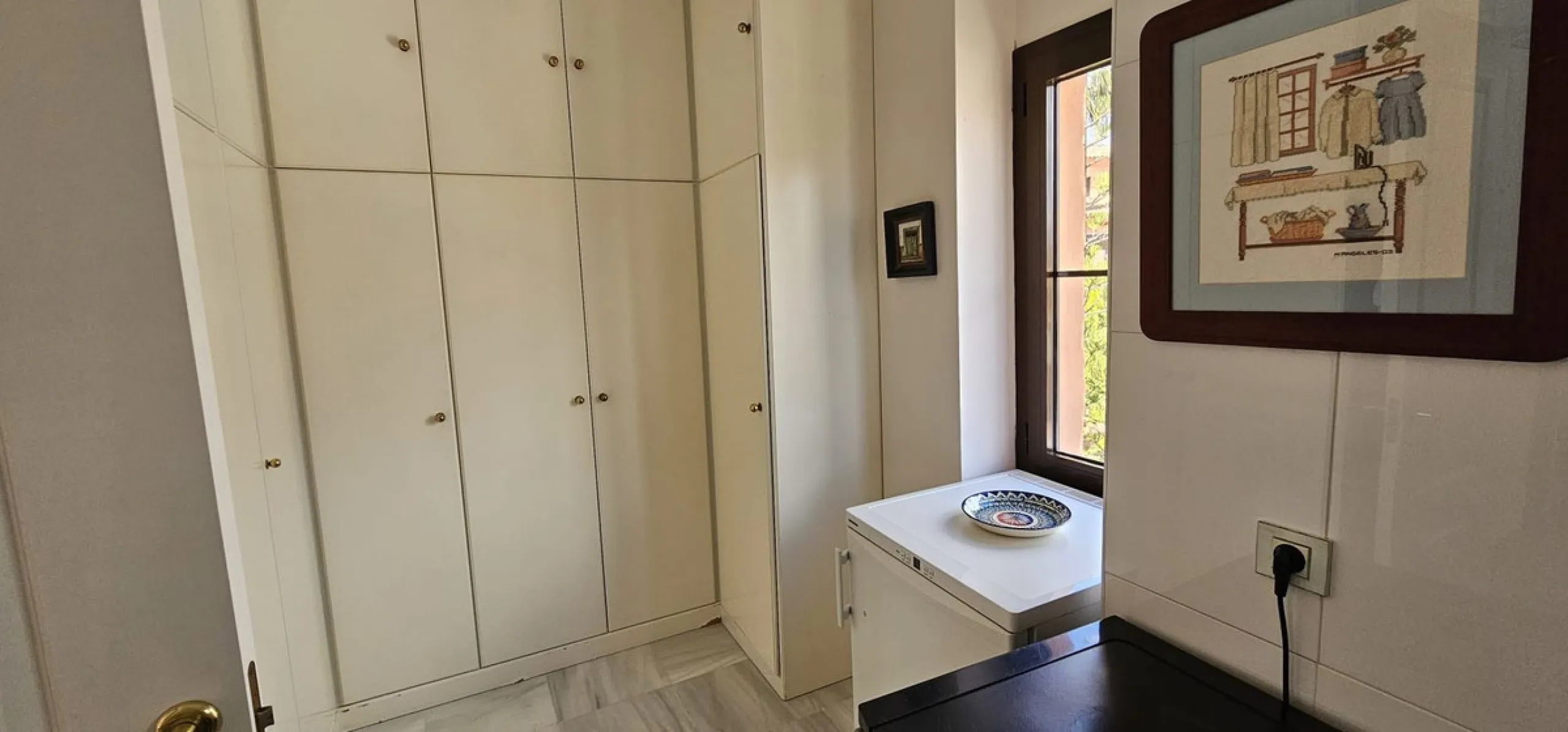 Duplex penthouse in Benamara, Estepona, one of the most outstanding properties in the development due to its excellent south-facing orientation and spacious layout on two levels, designed to make the most of natural light and space.
