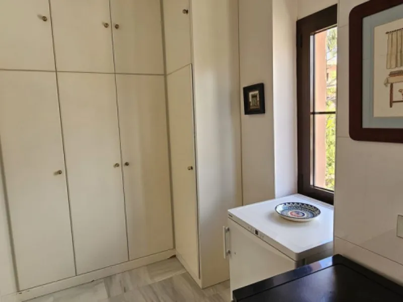 Duplex penthouse in Benamara, Estepona, one of the most outstanding properties in the development due to its excellent south-facing orientation and spacious layout on two levels, designed to make the most of natural light and space.
