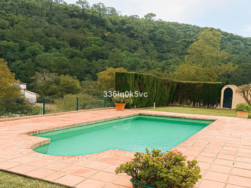 Discover this characterful, traditional Spanish-style villa in an exceptional location in Benahavís, set right beside the river. The villa offers five spacious bedrooms and three bathrooms, making it ideal for those looking for a generous family home or a